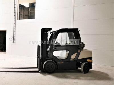 Parduodamas naudotas dujinis krautuvas CROWN C5 1050 - 3. 0 su uždara šildoma kabina